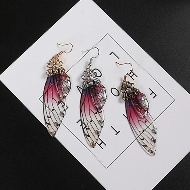 Boucles d'oreilles ailes de papillon | Incarnez l'esprit de Kocho Shinobu avec ces boucles d'oreilles inspirées de Demon Slayer. Dotées de délicates ailes de papillon, elles sont parfaites pour un cosplay ou pour offrir en cadeau