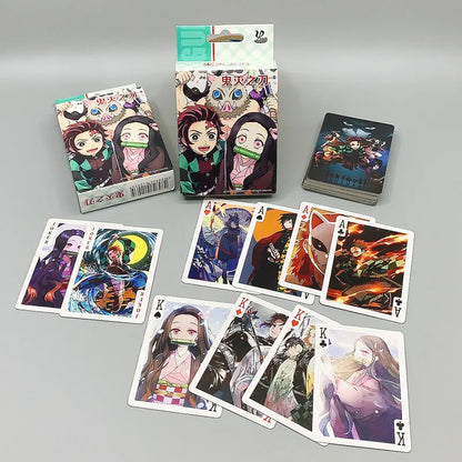 Cartes à Jouer Demon Slayer | Jeu de cartes à jouer illustré avec les personnages de Demon Slayer. Idéal pour les fans de l’anime, ce jeu de cartes est un excellent accessoire pour des moments ludiques ou comme cadeau