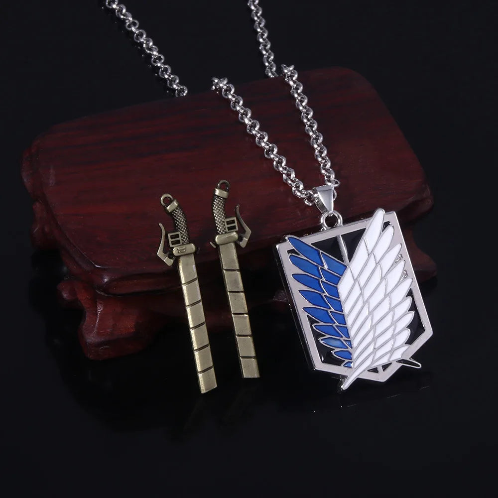 Collier Attack on Titan en Alliage de Zinc | Collier pendentif et épées détachable, avec le symbole des Ailes de la Liberté de Attack on Titan. Un accessoire de mode parfait pour les fans, adapté aux hommes et aux femmes