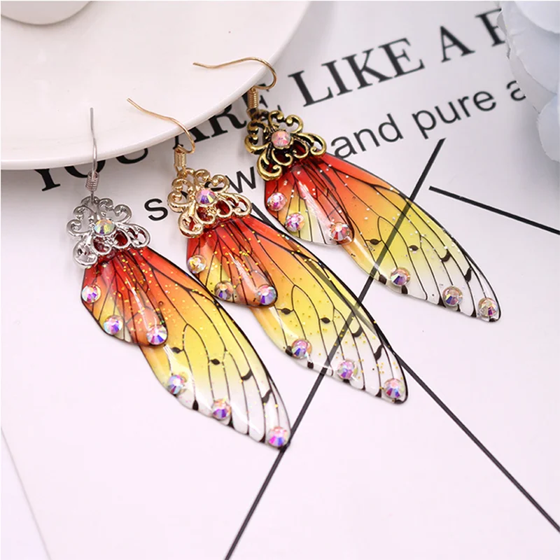 Boucles d'oreilles ailes de papillon | Incarnez l'esprit de Kocho Shinobu avec ces boucles d'oreilles inspirées de Demon Slayer. Dotées de délicates ailes de papillon, elles sont parfaites pour un cosplay ou pour offrir en cadeau