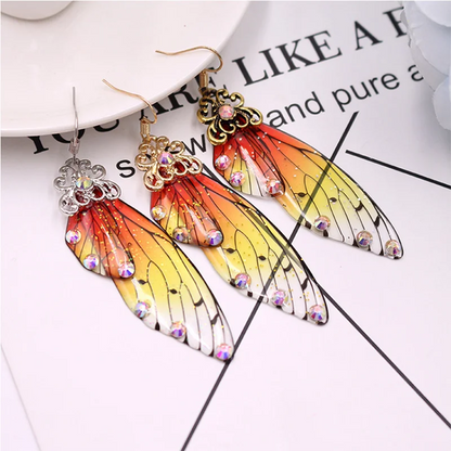 Boucles d'oreilles ailes de papillon | Incarnez l'esprit de Kocho Shinobu avec ces boucles d'oreilles inspirées de Demon Slayer. Dotées de délicates ailes de papillon, elles sont parfaites pour un cosplay ou pour offrir en cadeau