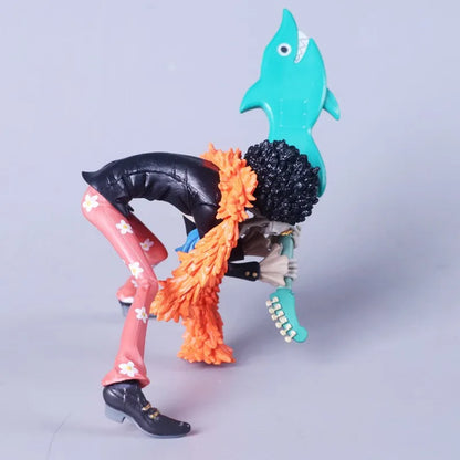 18cm Figurine One Piece | Brook Roi des Âmes, ajoutez à votre collection cette figurine de Brook, le célèbre musicien dans l'univers One Piece. Fabriquée avec des détails soignés qui capture parfaitement l'allure unique et charismatique de Brook.