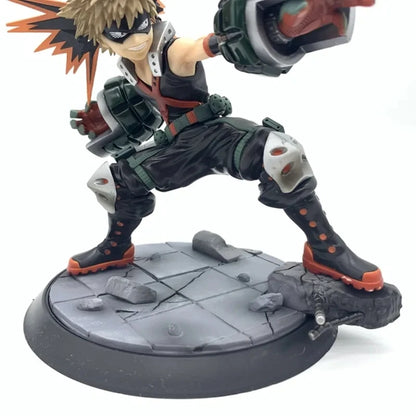 15cm Figurine My Hero Academia | Revivez l'intensité de My Hero Academia avec cette figurine de Bakugo Katsuki en version Battle. Fabriquée en PVC, elle est idéale pour les collections et les fans de l'univers