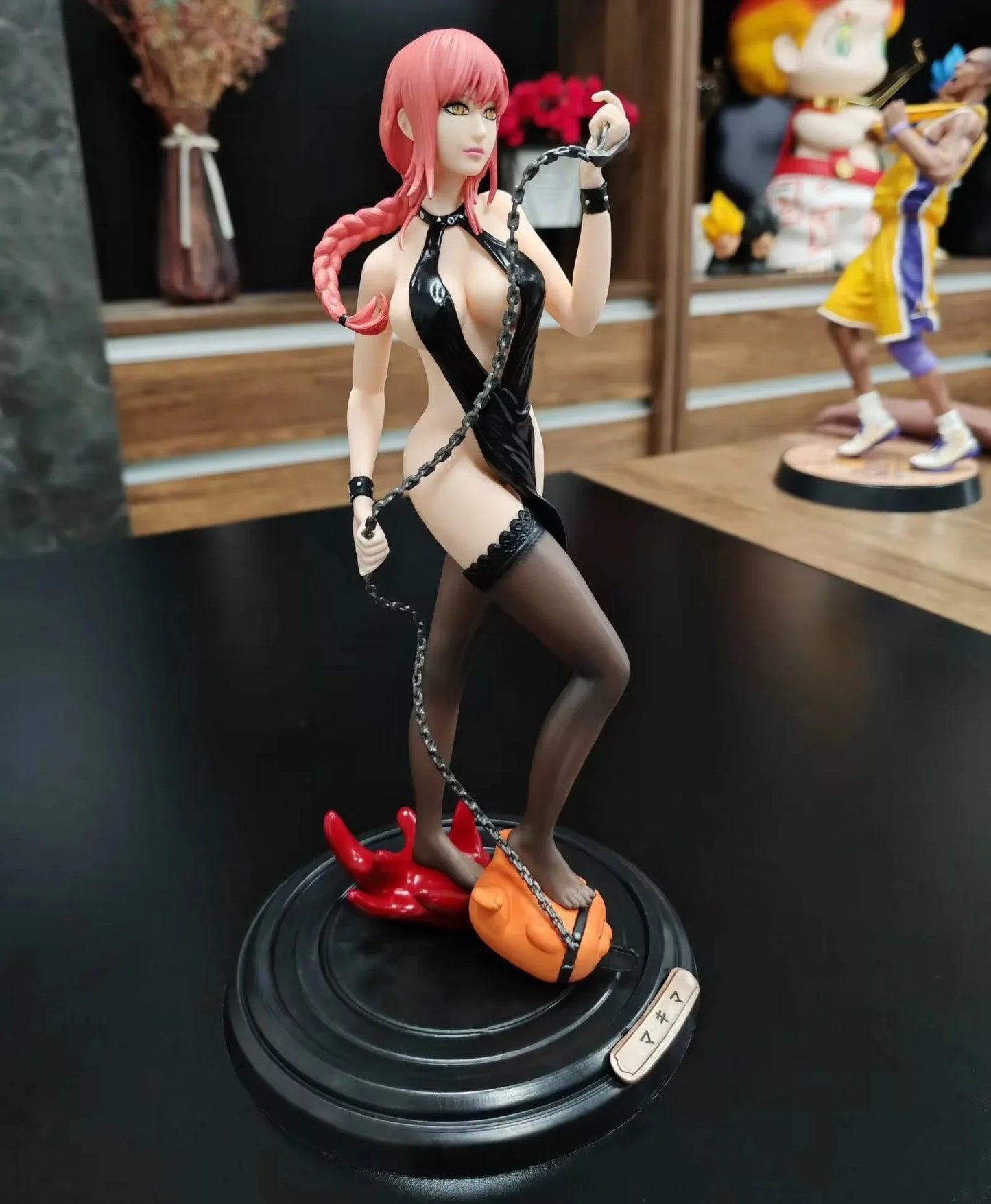 28cm Statue GK Chainsaw Man | Makima en Tenue Sexy, modèle détaillé avec Pochita, parfait pour les collectionneurs et fans d'anime. Idéal comme décoration ou cadeau