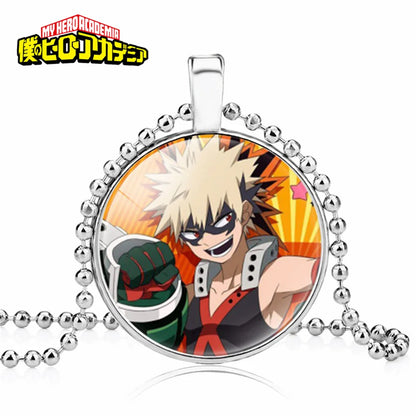 Collier My Hero Academia avec un pendentif rond stylé, inspiré de des personnages de My Hero Academia. Accessoire idéal pour compléter un look ou offrir en cadeau