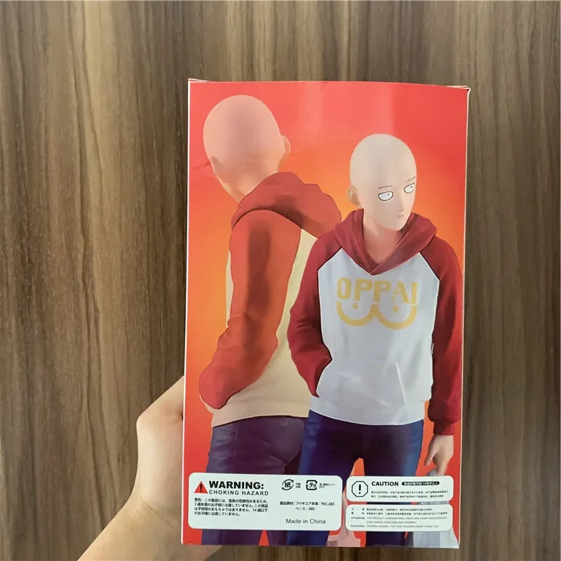 Figura One Punch Man de 18 cm | Figura de PVC de Saitama con una sudadera con capucha oppai, que captura un momento casual del héroe. Ideal para coleccionistas y fans de One Punch Man, así como como decoración o regalo.