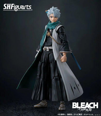 Figura BANDAI de edición limitada Original SHFiguarts Bleach Thousand-Year Blood War | Echa un vistazo a la figura de acción de Toshiro Hitsugaya. Esta figura captura los detalles del Capitán Hitsugaya en su forma definitiva. 