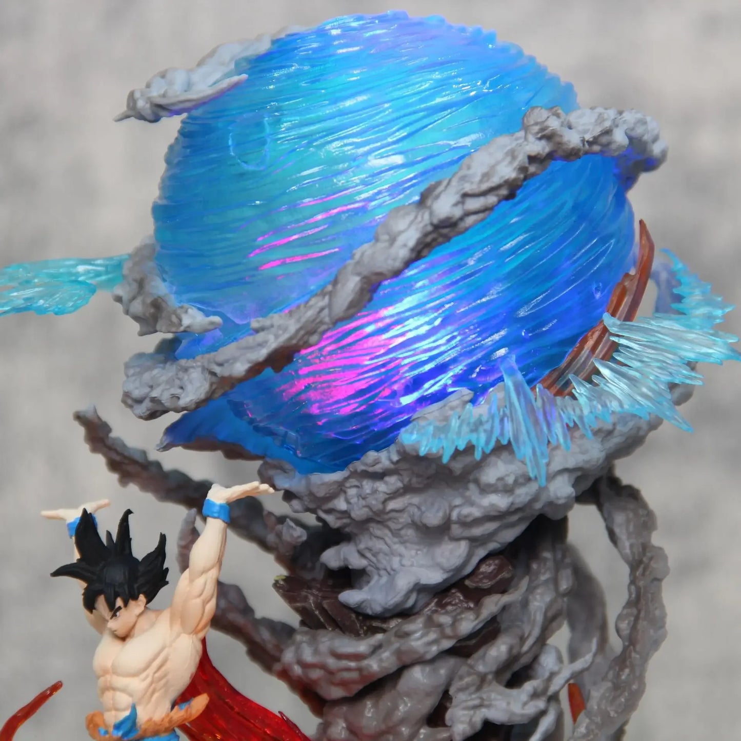 Figura Dragon Ball 23cm | Goku Súper Genki Dama. Un modelo coleccionable detallado, perfecto para los fans de Dragon Ball e ideal como decoración o regalo. 