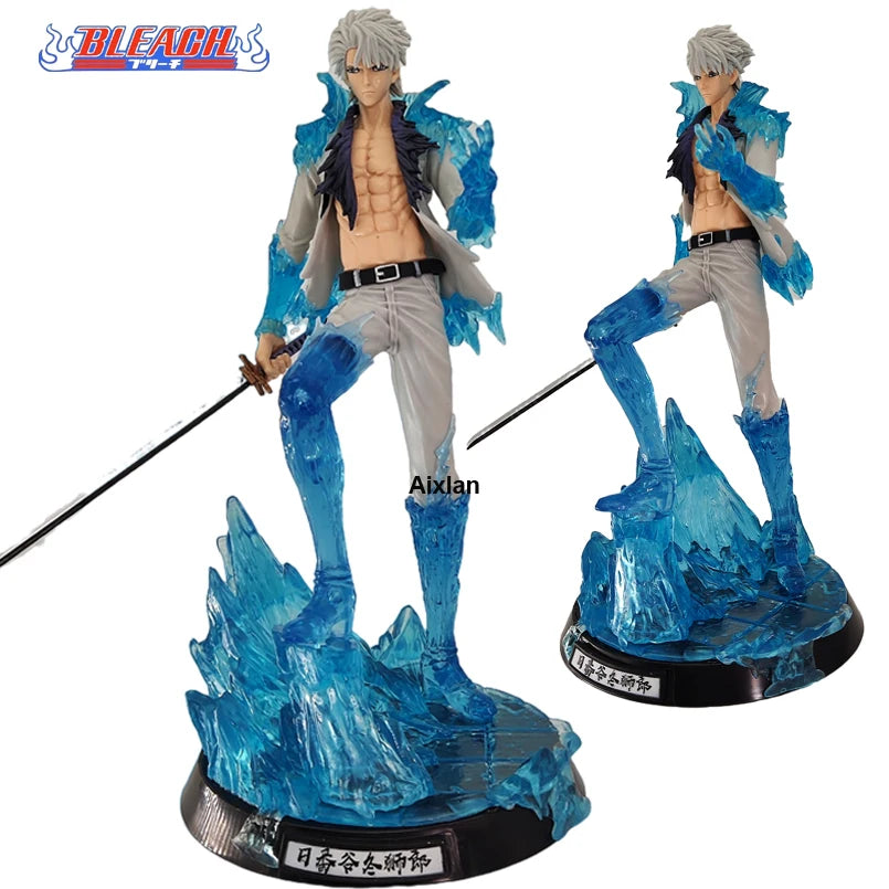 30cm Figurine Bleach | Plongez dans l'univers de Bleach avec cette figurine de Hitsugaya Toshiro. Réalisée en PVC de haute qualité, elle capture fidèlement l'apparence du capitaine de la 10e division avec des détails impressionnants