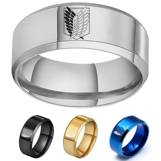 Bague Attack on Titan en Acier Inoxydable noir et argent avec motif des Ailes de la Liberté de Attack on Titan. Taille parfaite pour hommes et femmes. Un bijou élégant et incontournable pour les fans