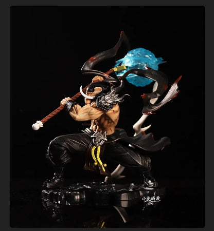 29cm Figurine One Piece | Edward Newgate, alias Barbe Blanche, avec effet LED. Cette pièce impressionnante capture la grandeur du légendaire pirate, idéale pour les fans de One Piece et les collectionneurs à la recherche d'un objet unique et lumineux.