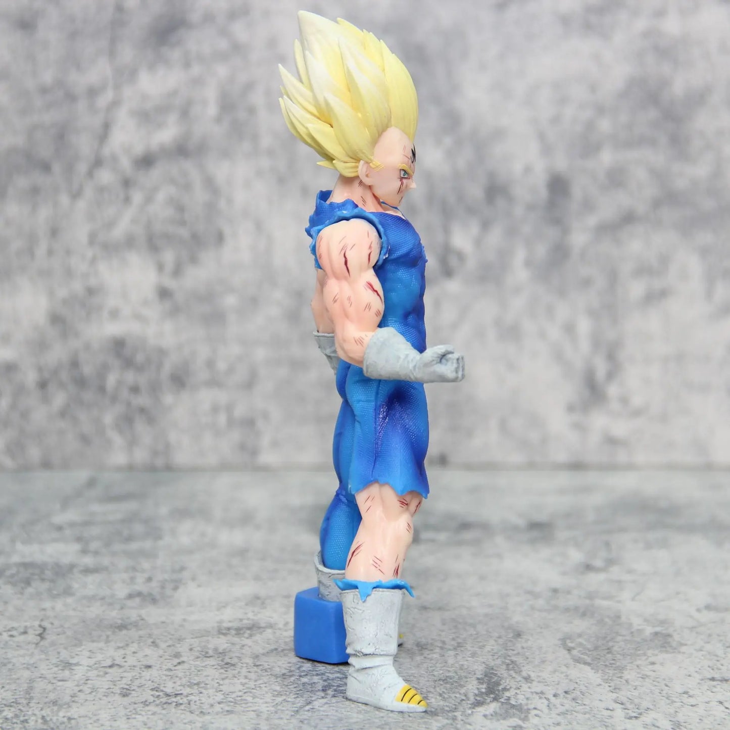 Figura Dragon Ball 20cm | Majin Vegeta Super Saiyajin. ¡Agrega esta pieza icónica a tu colección o regálala a un entusiasta de Dragon Ball! 