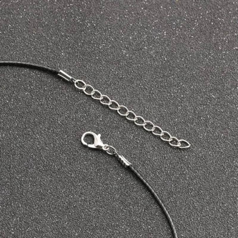 Collier pendentif NARUTO : logo creux en acier inoxydable couleur argent, chaîne longue, accessoire de mode pour hommes et femmes