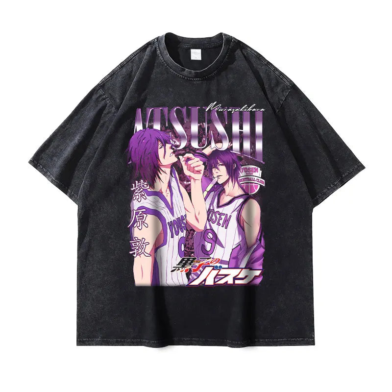 T-shirts vintage oversized avec design Kuroko Tetsuya et Aomine Daiki. Style streetwear inspiré du manga, parfait pour les fans. Disponible pour hommes