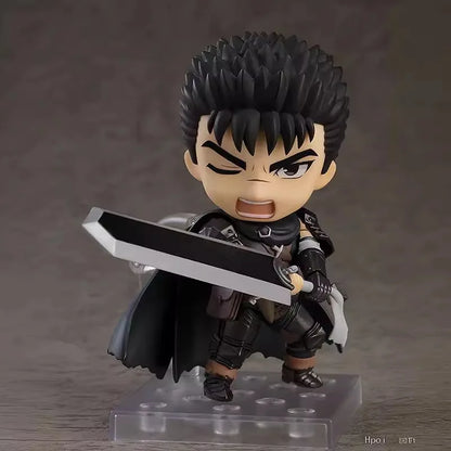 10cm Figurine Q Version de Guts, le Black Swordsman, inspirée de l'anime Berserk. Avec son épée emblématique et une posture dynamique, cette figurine est un modèle parfait pour les collectionneurs et fans de l'univers Berserk