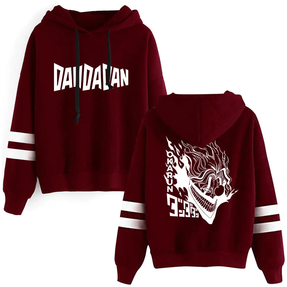 Sweatshirt Dandadan | Adoptez le style avec ce sweatshirt Dandadan à l'effigie d'Okarun ! Conçu sans poches, à manches longues et avec une capuche, ce pull unisexe est parfait pour les fans d'anime