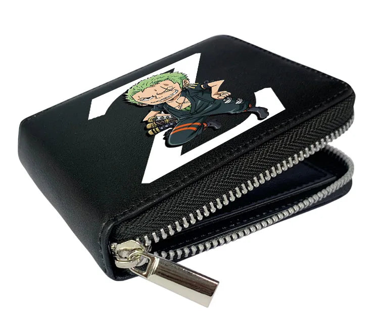 12*10cm Portefeuille en Cuir à Fermeture Zip One Piece. Ce portefeuille en cuir arbore les initiales des personnages emblématiques de One Piece, alliant style et fonctionnalité