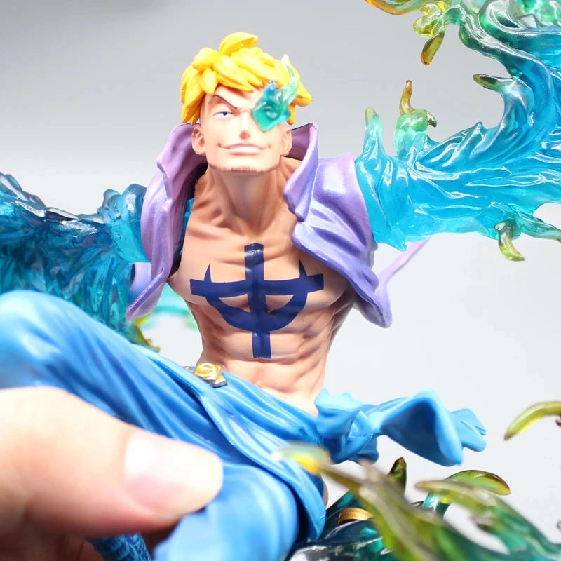 31cm Figurine One Piece | Figurine détaillée de Marco, le Phénix Immortel, de l'univers One Piece en plein vol, capture son allure majestueuse et ses ailes de phénix avec réalisme. Idéale pour les collectionneurs et les fans d'anime !