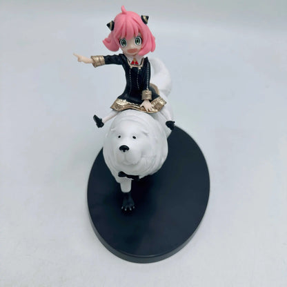 14cm Figurine SPY×FAMILY | Figurine représentant Anya Forger et son chien Bond dans une posture de monture. Parfaite pour les fans de Spy x Family, cette figurine détaillée est idéale pour les collections et comme cadeau pour les amateurs de l’anime