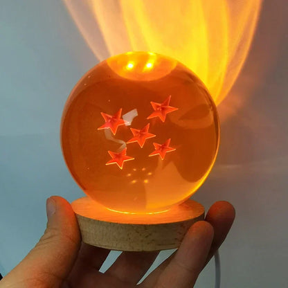 Dragon Ball en Cristal 7cm avec LED : Une lampe de veille de Dragon Ball en résine avec éclairage LED, idéale pour la décoration de bureau. Un excellent cadeau pour les enfants et les fans d'anime