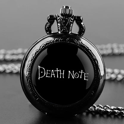 Montre à quartz avec design de Death Note sous un dôme en verre. Parfait comme pendentif sur chaîne, idéal comme cadeau pour les fans de Death Note