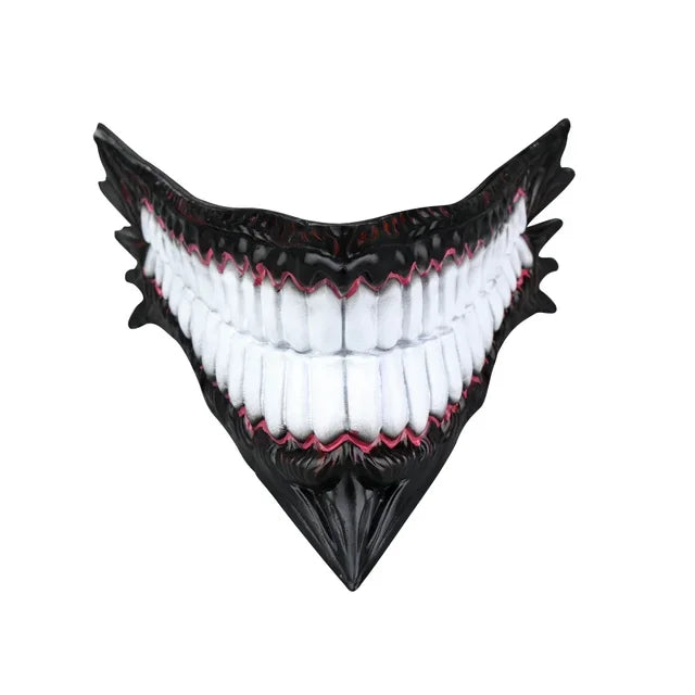 Masque effrayant inspiré du personnage Okarun de Dan Da Dan. Parfait pour Halloween, les mascarades ou les événements cosplay. Taille adulte, idéal pour compléter votre costume et impressionner les fans de l'anime !