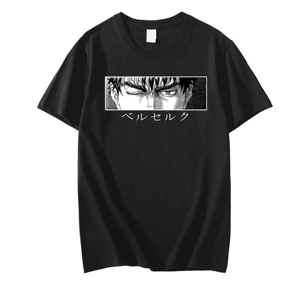 T-shirt en coton, avec un imprimé Berserk. Disponible en taille oversized, ce modèle est parfait pour les fans de l'anime. Confortable et tendance, il peut être porté comme vêtement décontracté ou pour afficher votre amour pour Berserk