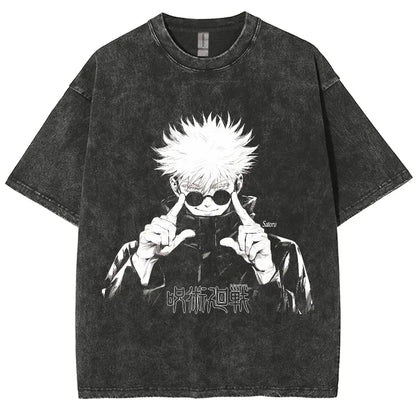 T-shirt Jujutsu Kaisen en coton lavé, inspiré du style Harajuku. Ce haut rétro et unisexe est parfait pour les fans d’anime et pour ajouter une touche unique à votre style vestimentaire