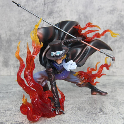 22cm Figurine One Piece | Sabo de l'armée révolutionnaire dans sa pose iconique Poing de Feu. Ce modèle de haute qualité est un incontournable pour les collectionneurs et les fans de One Piece !