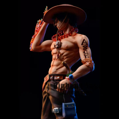 Figura de una pieza de 23 cm | Figura de colección que representa a Ace, el famoso hermano de Luffy en One Piece. ¡Perfecto para fanáticos y coleccionistas, agregará un toque de aventura a cualquier colección!