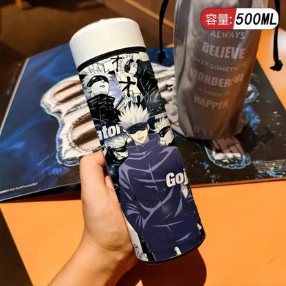 500ml Thermos Isotherme pour les fans de Jujutsu Kaisen, découvrez ce thermos isotherme inspiré conçu avec une grande capacité pour garder vos boissons à température idéale tout en affichant un design de votre personnage préféré