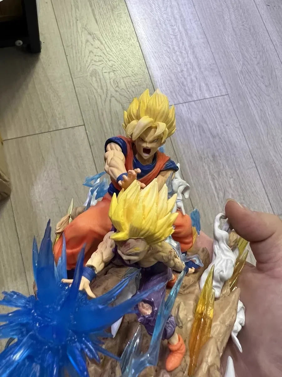 23cm Figurine Dragon Ball | Son Gohan et Son Goku Kamehameha contre Cell. Cette figurine dynamique est parfaite pour la décoration et la collection. Un cadeau idéal pour les fans de Dragon Ball Z !