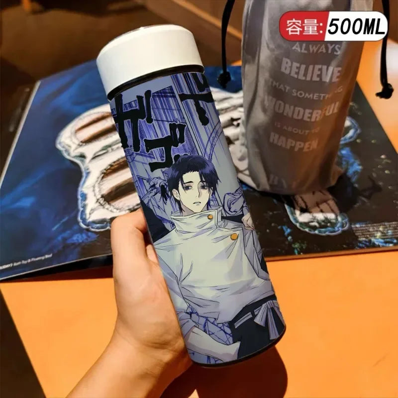 500ml Thermos Isotherme pour les fans de Jujutsu Kaisen, découvrez ce thermos isotherme inspiré conçu avec une grande capacité pour garder vos boissons à température idéale tout en affichant un design de votre personnage préféré