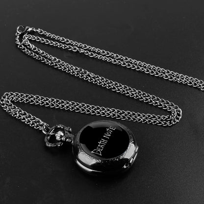 Montre à quartz avec design de Death Note sous un dôme en verre. Parfait comme pendentif sur chaîne, idéal comme cadeau pour les fans de Death Note