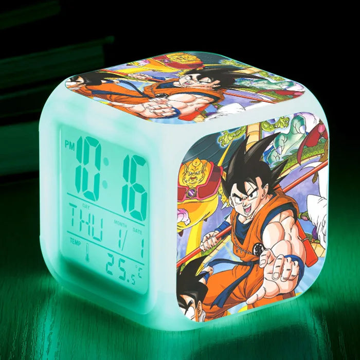 Réveil DRAGON BALL avec éclairage multicolore. Idéal pour les fans de l'anime, ce réveil combine style et fonctionnalité avec des animations lumineuses. Un cadeau parfait pour égayer les matins !