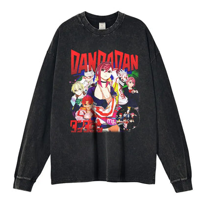 Sweat vintage DAN DA DAN | Affichez votre passion pour Dan Da Dan avec ce sweat vintage lavé, à manches longues et coupe oversize. Haut 100% en coton qui offre un confort exceptionnel et un style décontracté