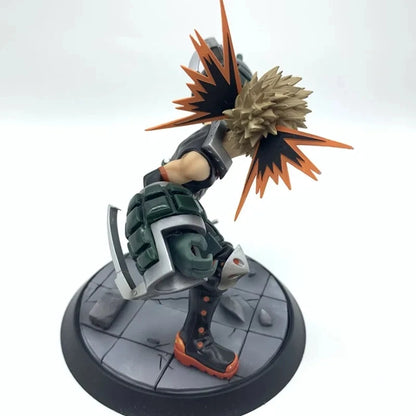 15cm Figurine My Hero Academia | Revivez l'intensité de My Hero Academia avec cette figurine de Bakugo Katsuki en version Battle. Fabriquée en PVC, elle est idéale pour les collections et les fans de l'univers