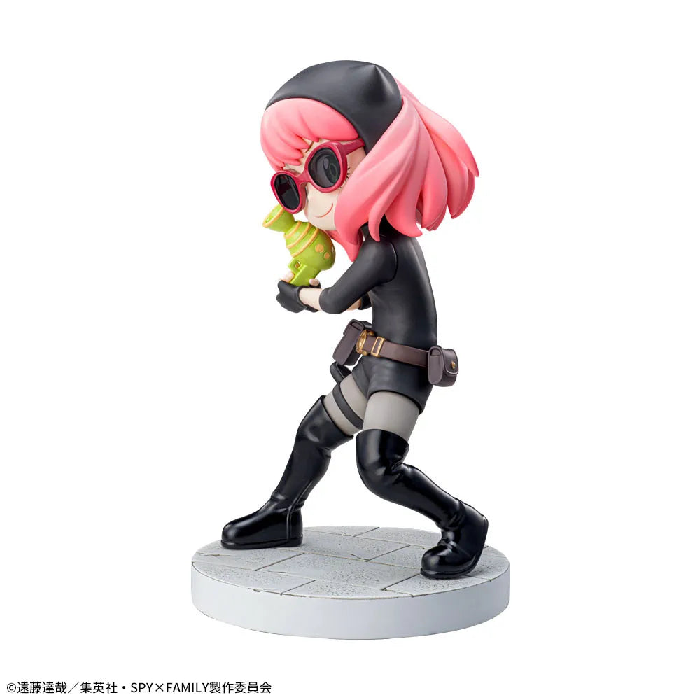 14cm Figurine Originale SEGA Luminasta Spy x Family | Figurine kawaii d'Anya Forger en tenue d'espionne. Ce modèle de SEGA, idéal pour les fans d'anime, est un objet de collection irrésistible