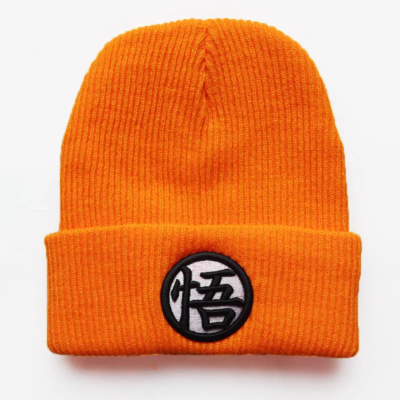 Bonnet brodé Dragon Ball |  Bonnet tricoté en laine douce avec broderie du logo de Goku. Parfait pour l'automne et l'hiver, il garde au chaud tout en affichant votre passion pour Dragon Ball