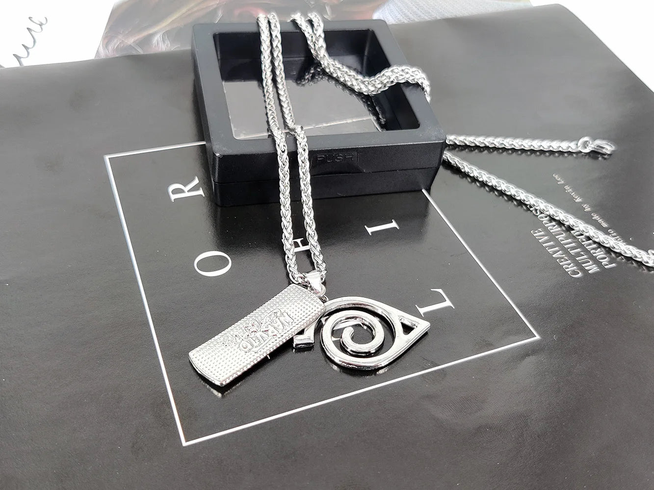 Collier pendentif NARUTO : logo creux en acier inoxydable couleur argent, chaîne longue, accessoire de mode pour hommes et femmes