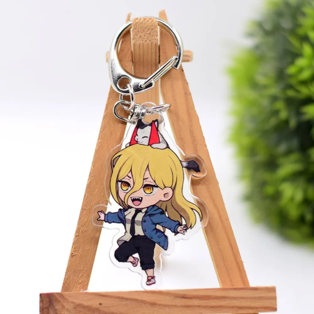 Porte-clés en acrylique double face avec des illustrations de personnages de Chainsaw Man. Accessoire parfait pour les fans, idéal comme pendentif pour sac ou trousseau de clés. Design tendance et pratique, parfait pour un cadeau ou une collection