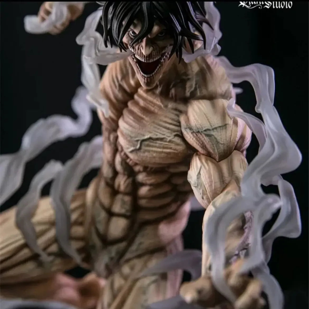 40cm Figurine Attack on Titan | Statue représentant Eren Jäger en Titan Assaillant. Parfaite pour les collectionneurs et fans d’Attack on Titan, cette figurine imposante est un cadeau exceptionnel pour une décoration inspirée de l'anime