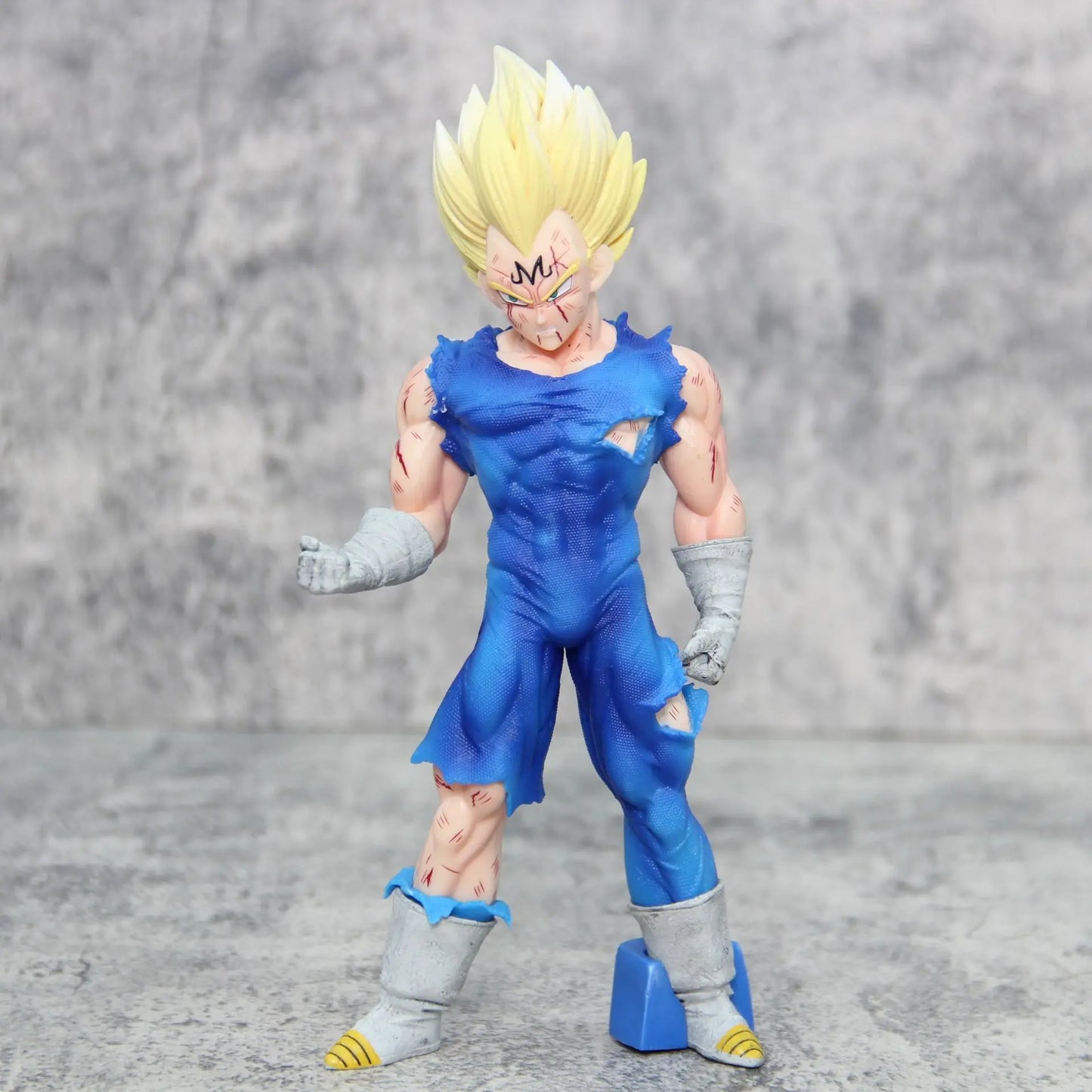 Figura Dragon Ball 20cm | Majin Vegeta Super Saiyajin. ¡Agrega esta pieza icónica a tu colección o regálala a un entusiasta de Dragon Ball! 