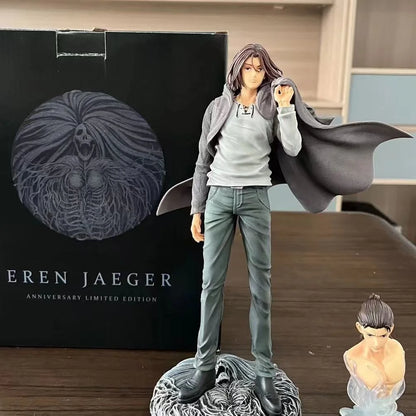 30cm Limited Edition Figure Attack on Titan | Action figure representing Eren Jaeger in costume. This model offers an interchangeable head to vary the expressions. Ideal for collectors and fans 