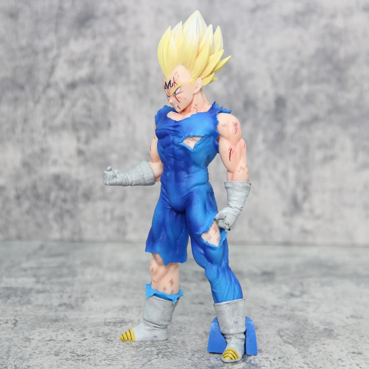 Figura Dragon Ball 20cm | Majin Vegeta Super Saiyajin. ¡Agrega esta pieza icónica a tu colección o regálala a un entusiasta de Dragon Ball! 