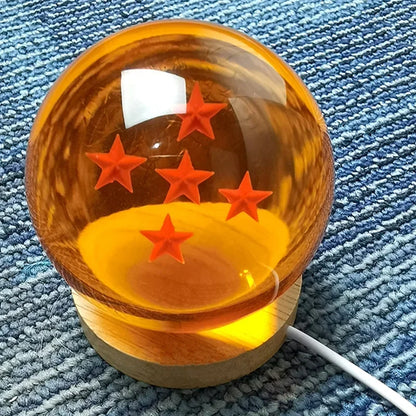 Dragon Ball en Cristal 7cm avec LED : Une lampe de veille de Dragon Ball en résine avec éclairage LED, idéale pour la décoration de bureau. Un excellent cadeau pour les enfants et les fans d'anime