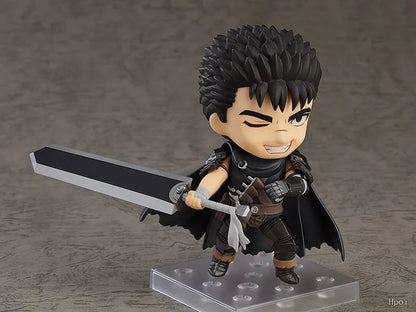 10cm Figurine Q Version de Guts, le Black Swordsman, inspirée de l'anime Berserk. Avec son épée emblématique et une posture dynamique, cette figurine est un modèle parfait pour les collectionneurs et fans de l'univers Berserk