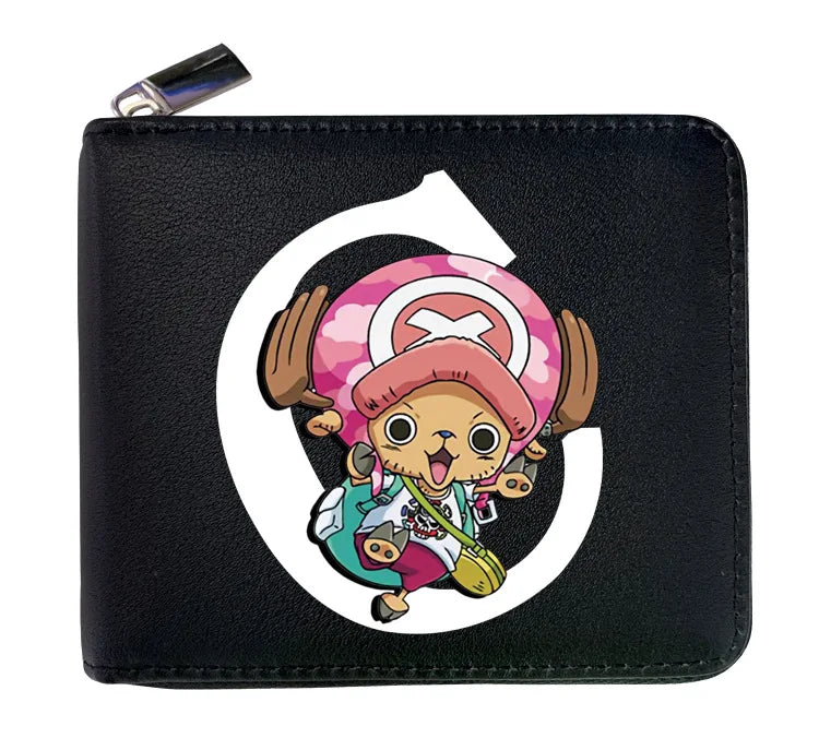 12*10cm Portefeuille en Cuir à Fermeture Zip One Piece. Ce portefeuille en cuir arbore les initiales des personnages emblématiques de One Piece, alliant style et fonctionnalité