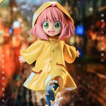 13cm Figurine SPY×FAMILY | Figurine représentant Anya Forger en tenue de pluie, dans un style kawaii. Idéale pour les fans de SPY×FAMILY, cette figurine mignonne est parfaite pour les collectionneurs, les enfants, ou comme cadeau original