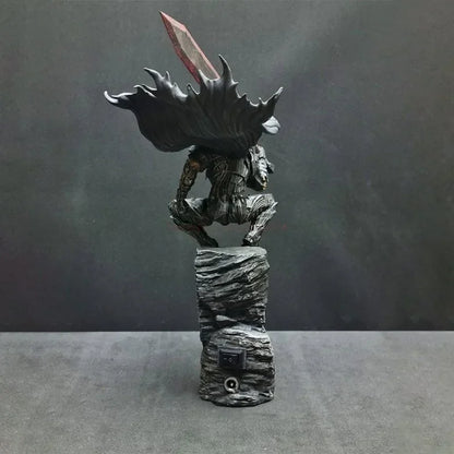 17-25cm Figurines BANDAI | Figurine de Guts en armure Berserker. Parfait pour les fans de Berserk et les amateurs de modèles de collection. Un ajout impressionnant pour toute étagère ou vitrine